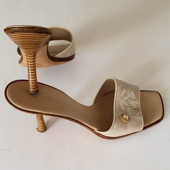 CHANEL BEIGE AND WHITE TRAVEL LINE SLIPPERS.. - Picture 3 of 7